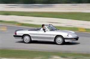 Alfa Romeo Spider 2.0 Quadrifoglio Verde 1986 года 